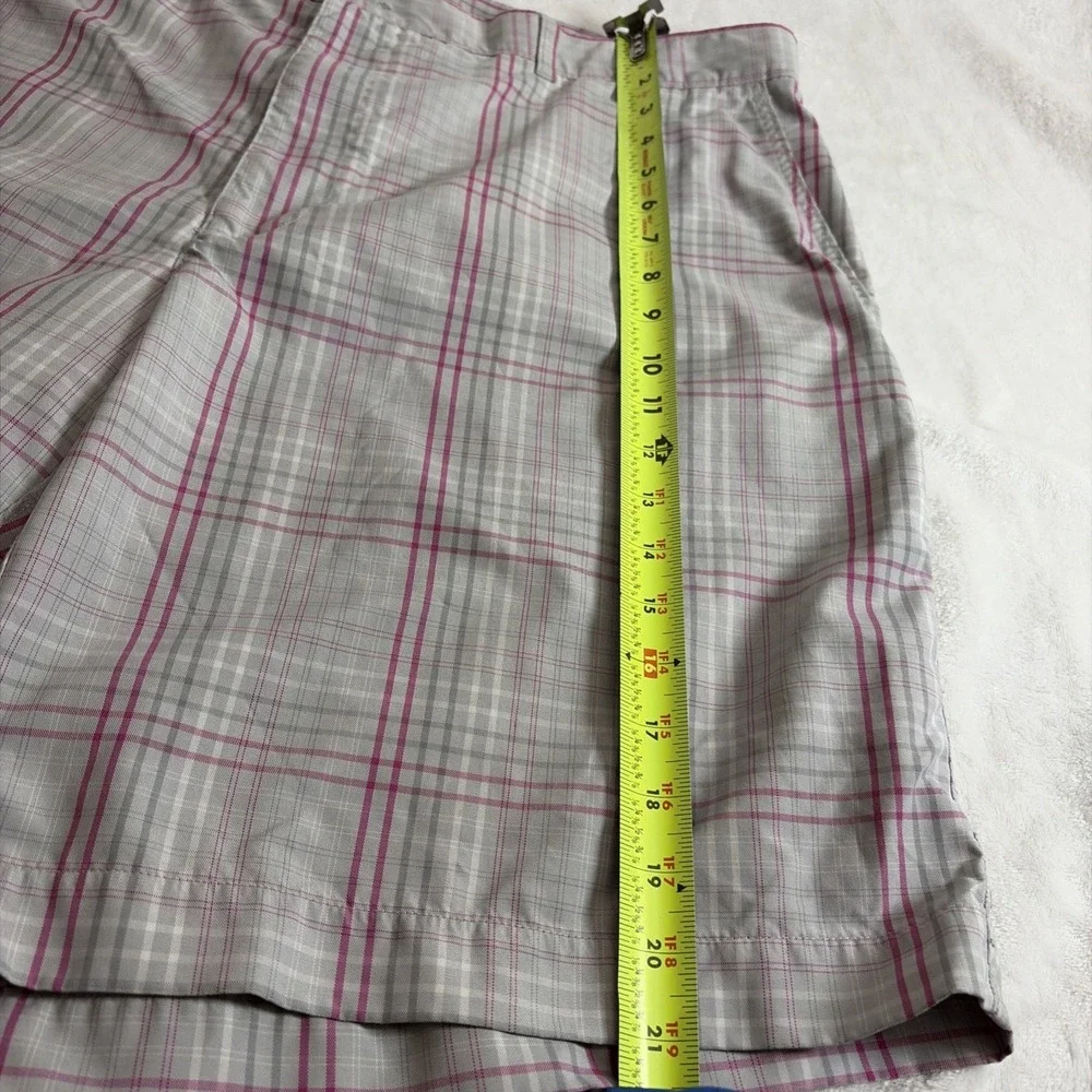 PGA Tour Men's Golf Shorts Size 42 Gray/Pink‎ Plaid Flat Front Polyester